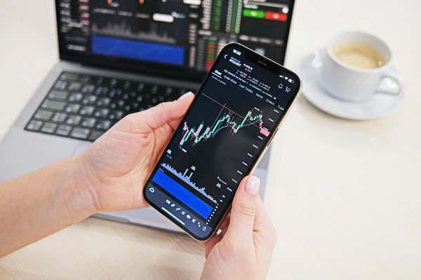 La Révolution du Trading Algorithmique sur le Marché Forex : Stratégies et Opportunités